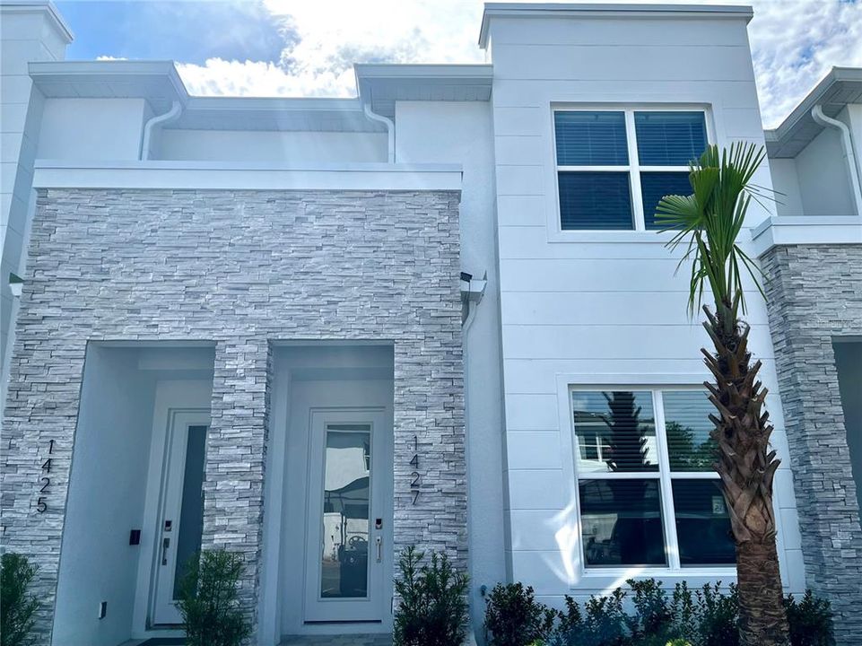 For Rent: $2,400 (3 beds, 3 baths, 1853 Square Feet)