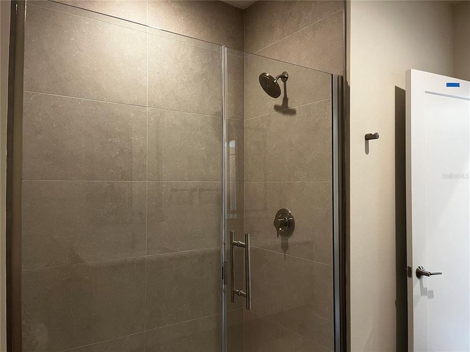 For Rent: $2,400 (3 beds, 3 baths, 1853 Square Feet)