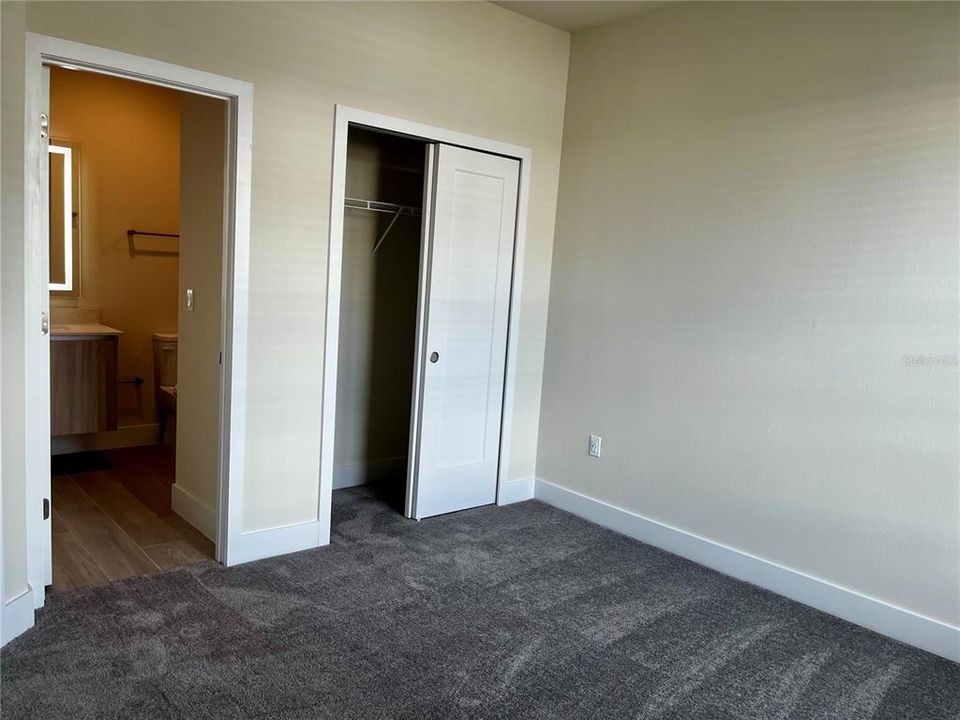 For Rent: $2,400 (3 beds, 3 baths, 1853 Square Feet)