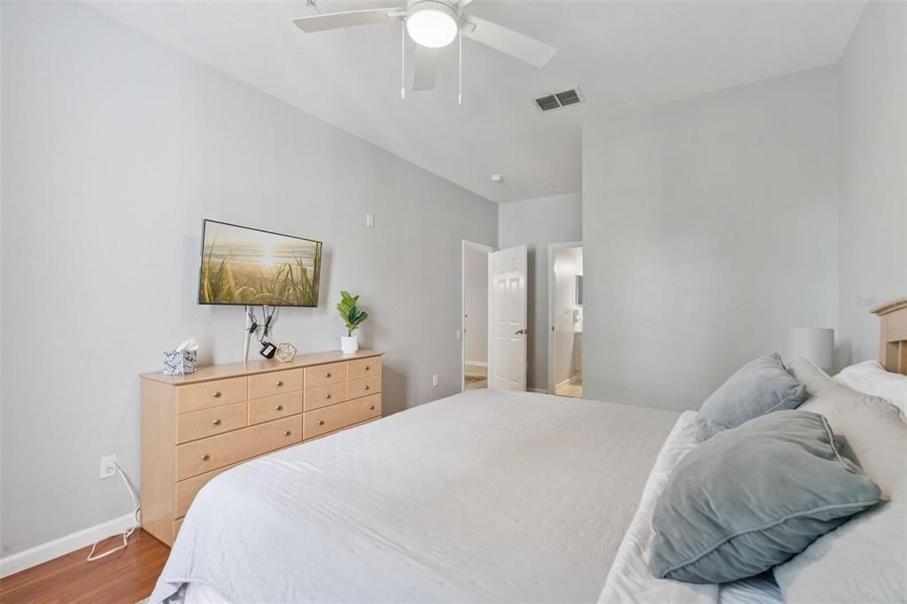 For Sale: $230,000 (3 beds, 2 baths, 1402 Square Feet)