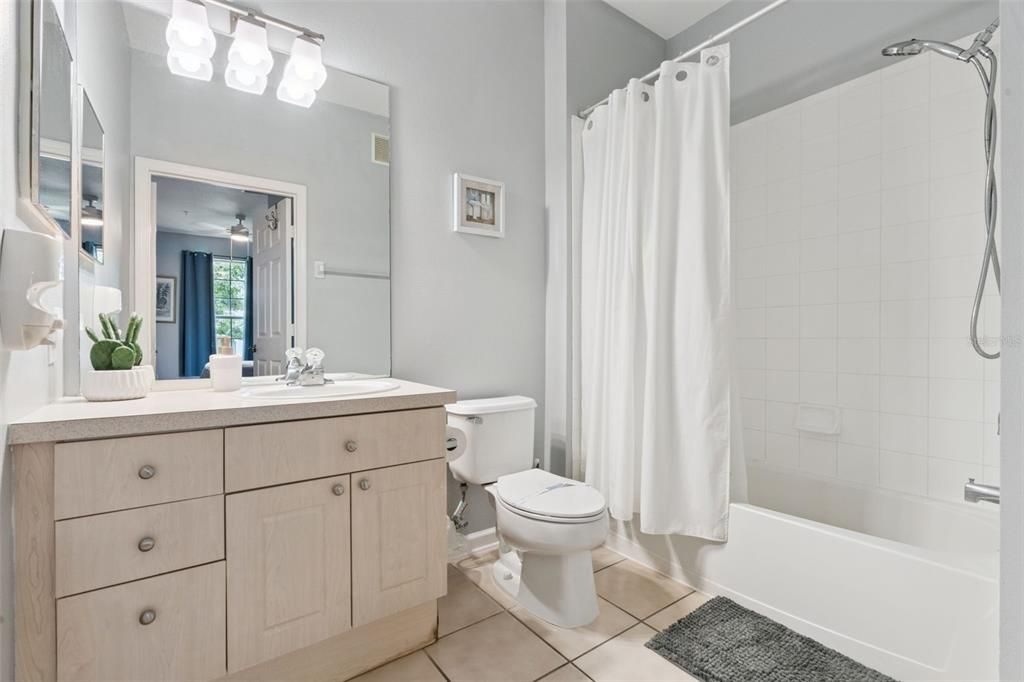 For Sale: $230,000 (3 beds, 2 baths, 1402 Square Feet)