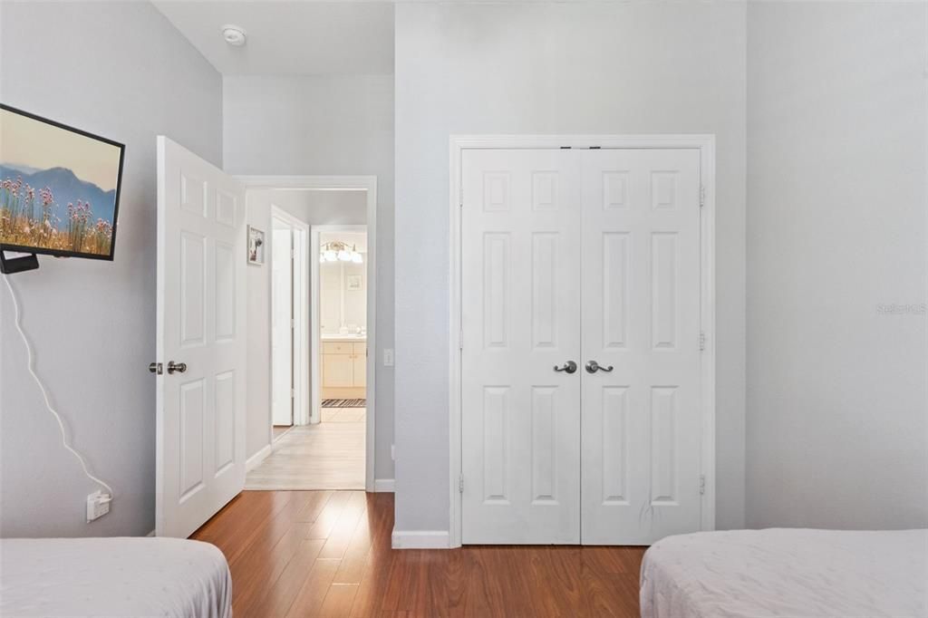 For Sale: $230,000 (3 beds, 2 baths, 1402 Square Feet)