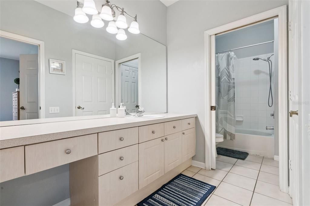 For Sale: $230,000 (3 beds, 2 baths, 1402 Square Feet)