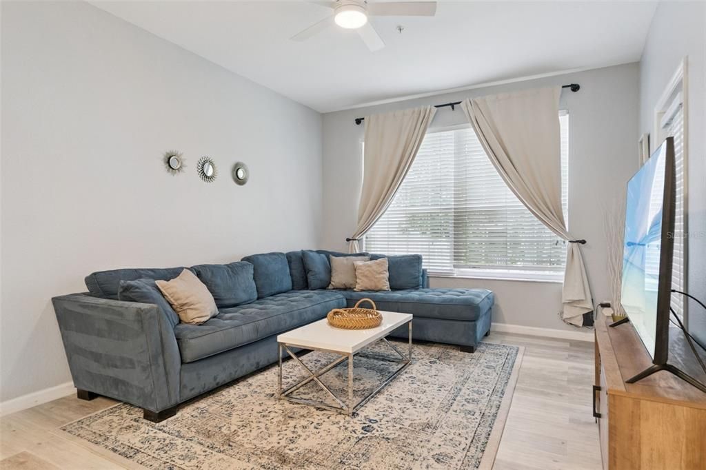 For Sale: $230,000 (3 beds, 2 baths, 1402 Square Feet)