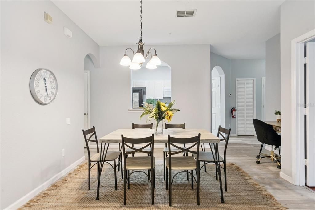 For Sale: $230,000 (3 beds, 2 baths, 1402 Square Feet)