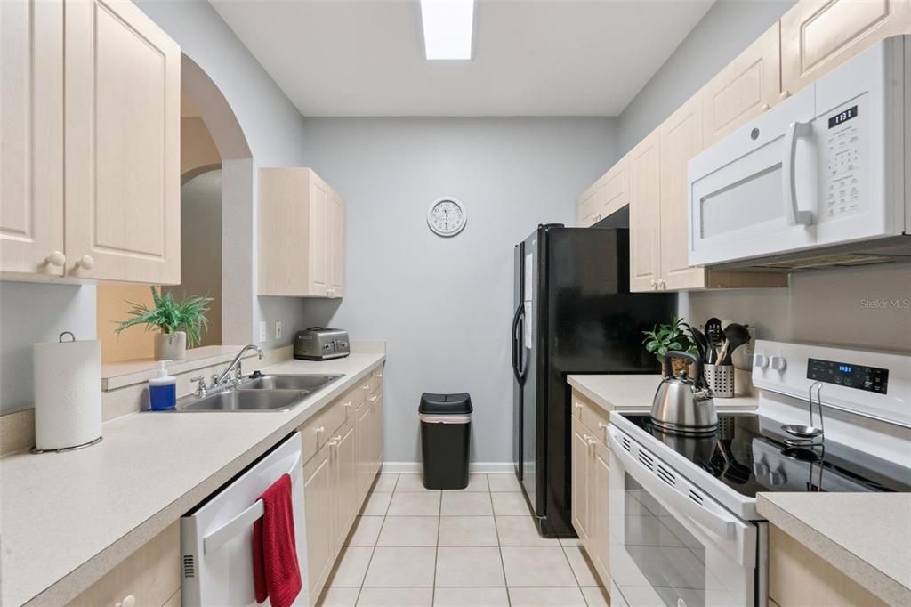 For Sale: $230,000 (3 beds, 2 baths, 1402 Square Feet)