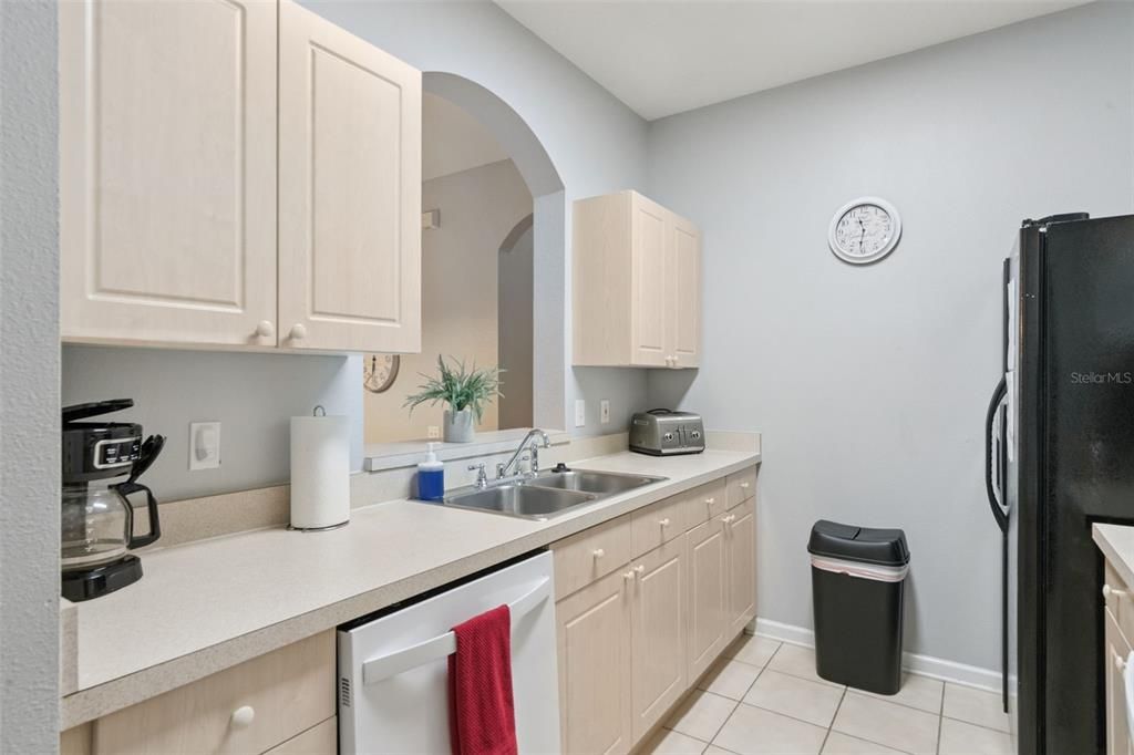 For Sale: $230,000 (3 beds, 2 baths, 1402 Square Feet)