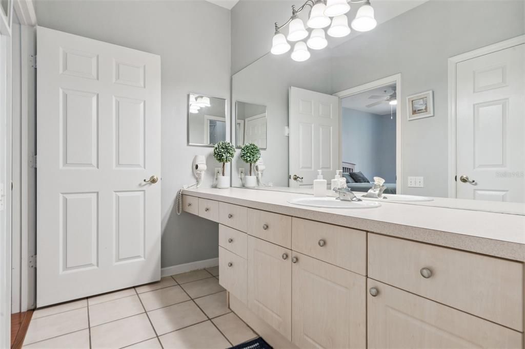 For Sale: $230,000 (3 beds, 2 baths, 1402 Square Feet)