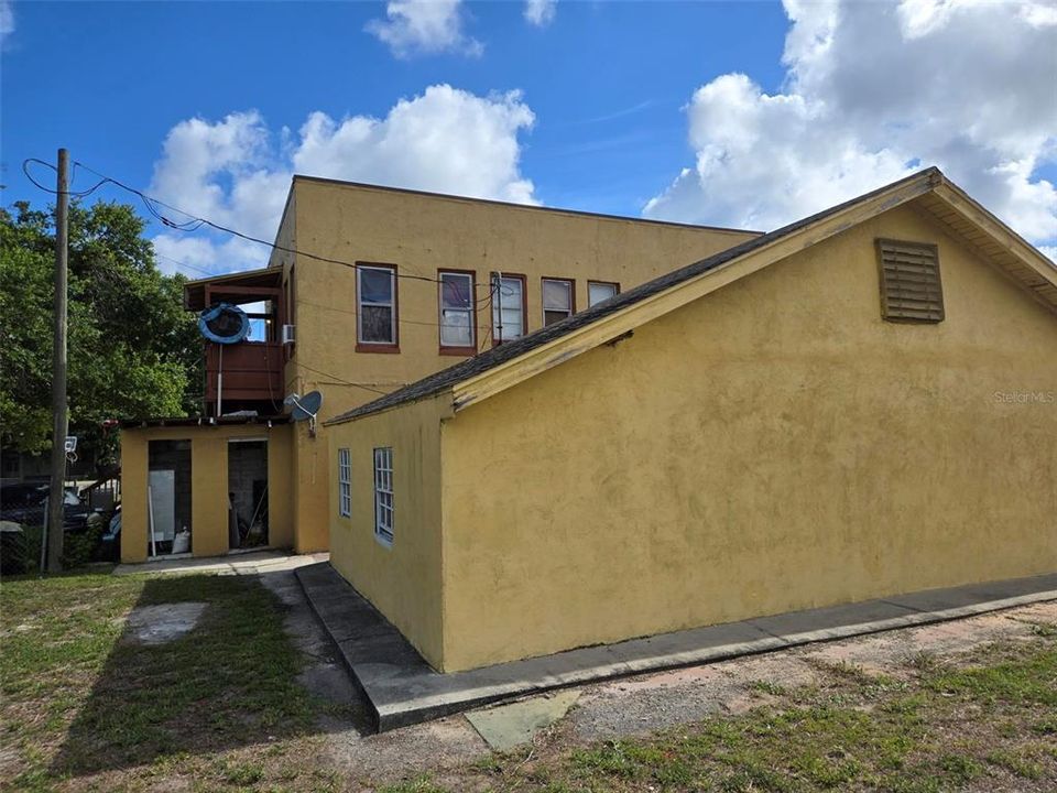For Sale: $380,000 (8 beds, 0 baths, 2604 Square Feet)