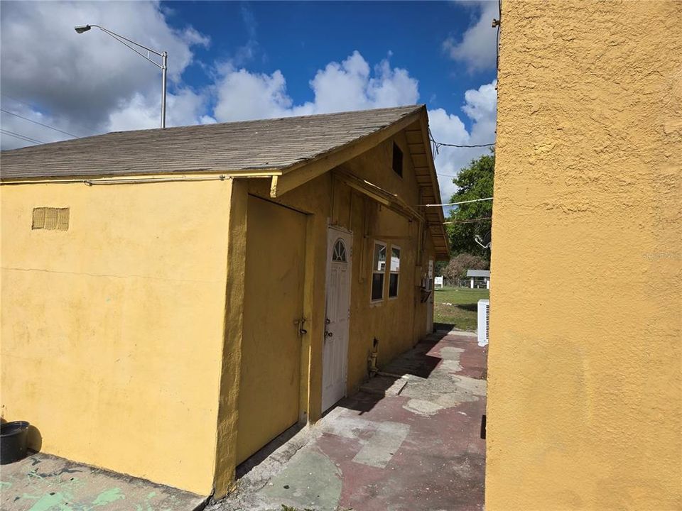 For Sale: $380,000 (8 beds, 0 baths, 2604 Square Feet)