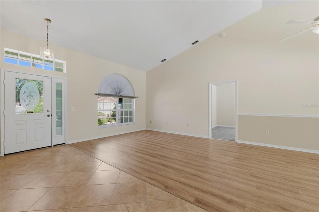 En Venta: $440,000 (3 camas, 2 baños, 2022 Pies cuadrados)