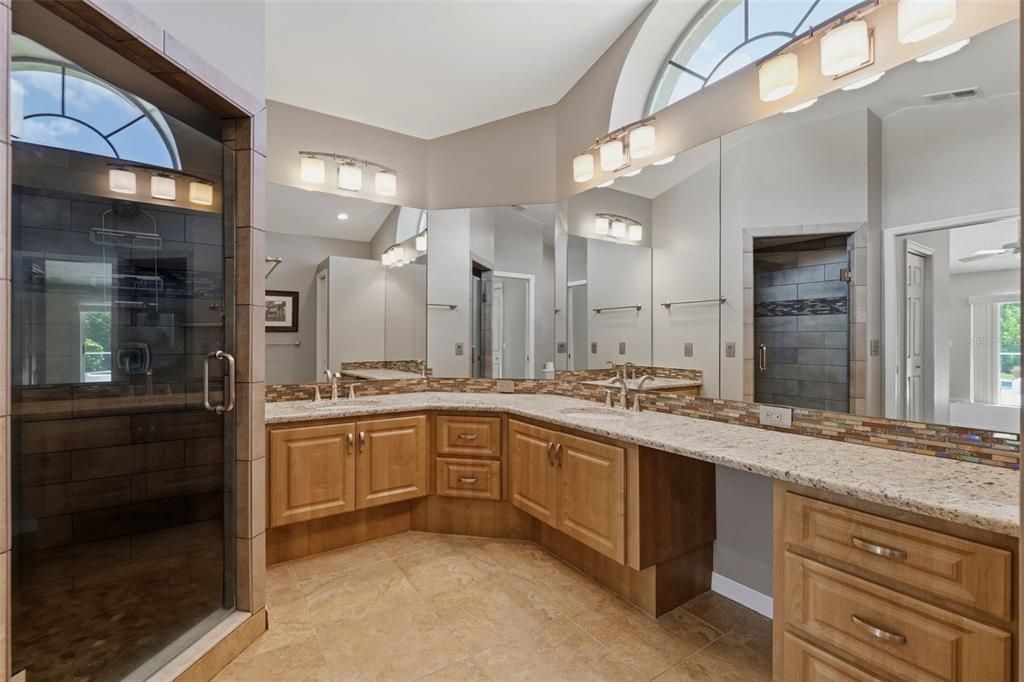 En Venta: $440,000 (3 camas, 2 baños, 2022 Pies cuadrados)