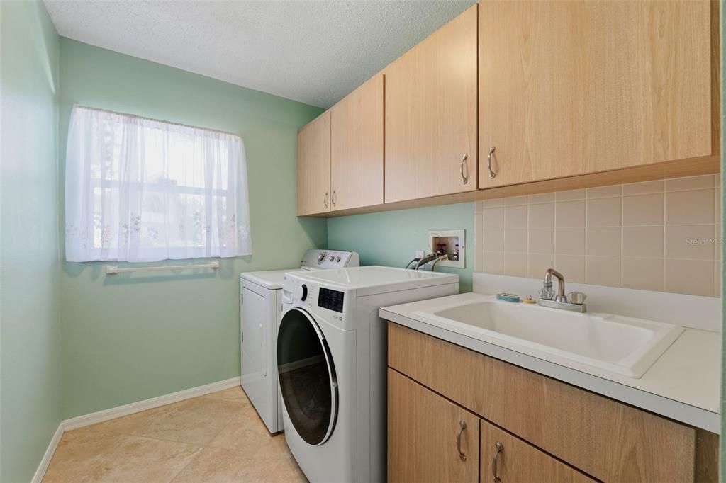 En Venta: $440,000 (3 camas, 2 baños, 2022 Pies cuadrados)