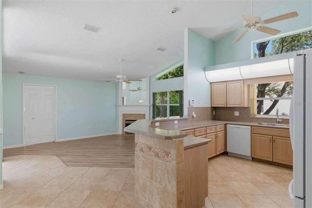 En Venta: $440,000 (3 camas, 2 baños, 2022 Pies cuadrados)