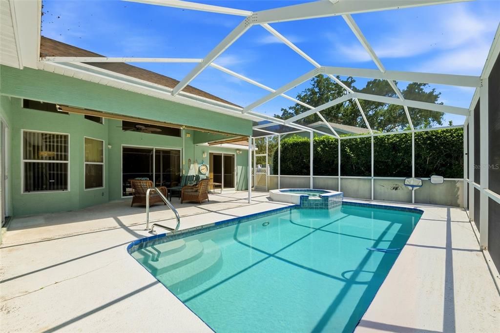 En Venta: $440,000 (3 camas, 2 baños, 2022 Pies cuadrados)