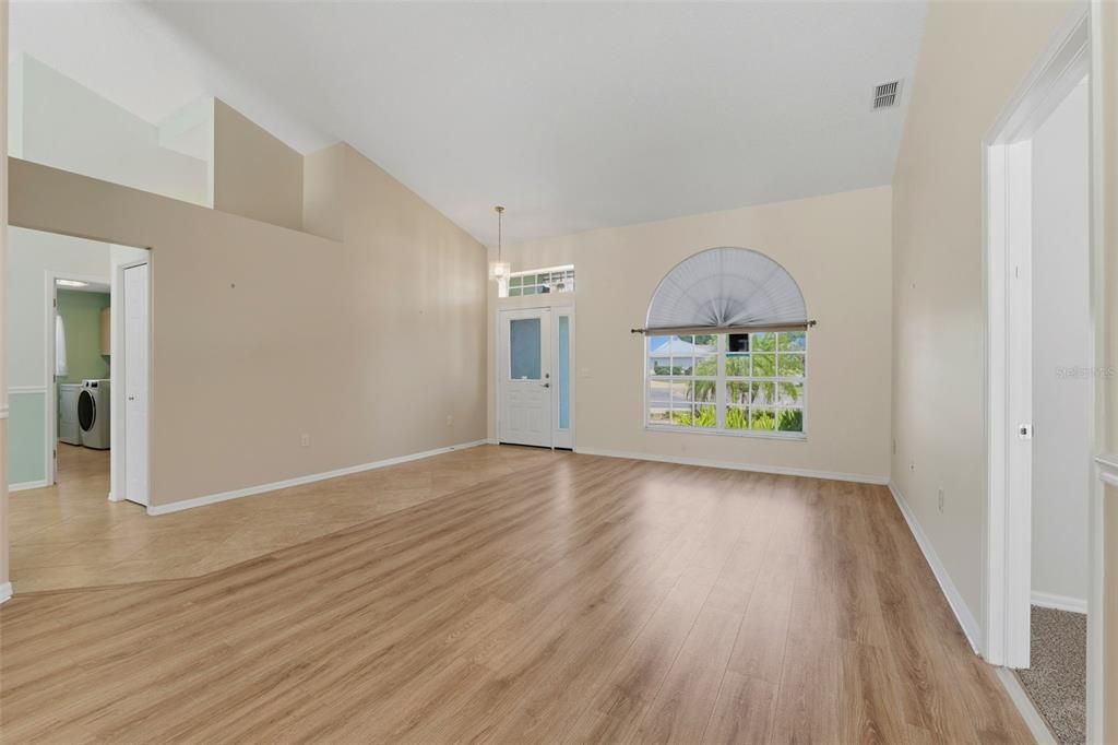 En Venta: $440,000 (3 camas, 2 baños, 2022 Pies cuadrados)