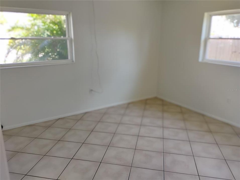 For Rent: $1,900 (3 beds, 1 baths, 1125 Square Feet)
