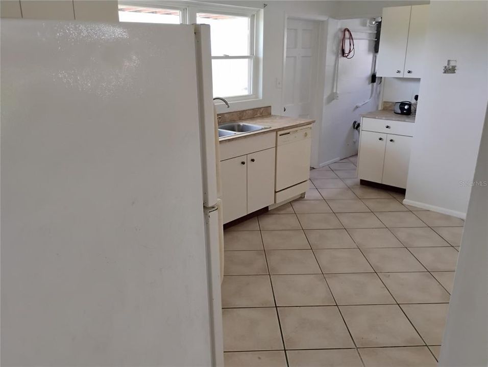 For Rent: $1,900 (3 beds, 1 baths, 1125 Square Feet)