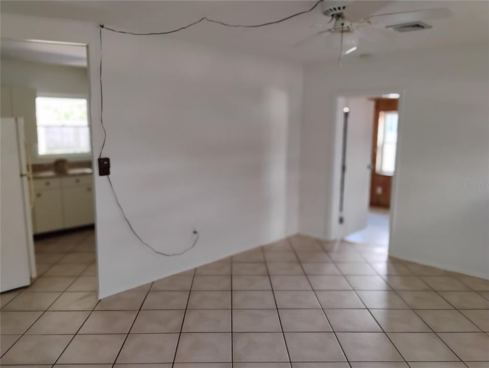 For Rent: $1,900 (3 beds, 1 baths, 1125 Square Feet)