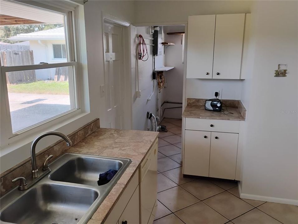 For Rent: $1,900 (3 beds, 1 baths, 1125 Square Feet)