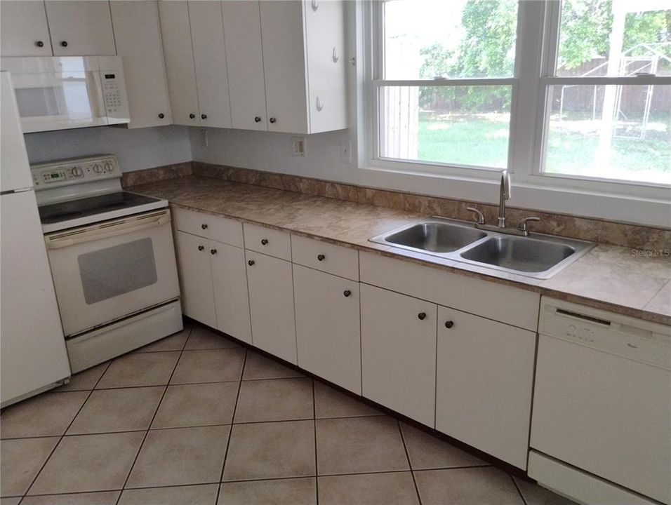 For Rent: $1,900 (3 beds, 1 baths, 1125 Square Feet)