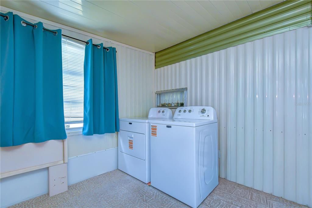 For Sale: $59,900 (2 beds, 1 baths, 684 Square Feet)