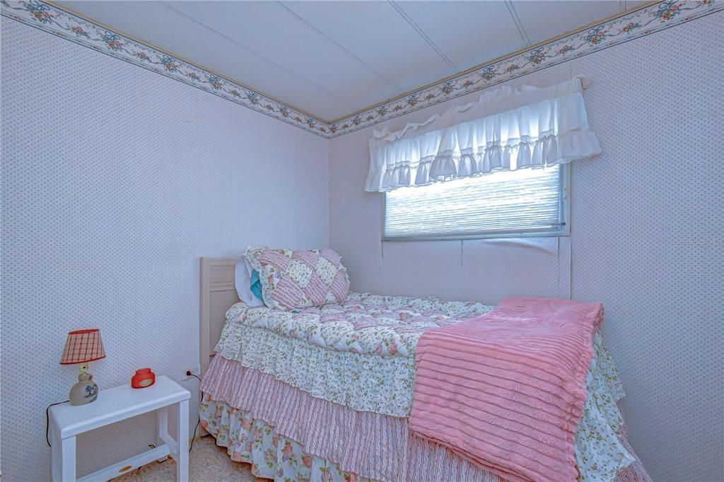 For Sale: $59,900 (2 beds, 1 baths, 684 Square Feet)