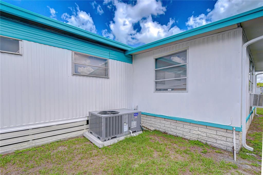 For Sale: $59,900 (2 beds, 1 baths, 684 Square Feet)