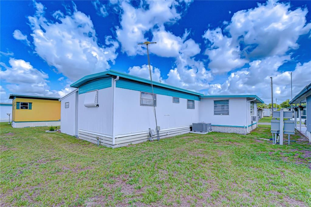 For Sale: $59,900 (2 beds, 1 baths, 684 Square Feet)