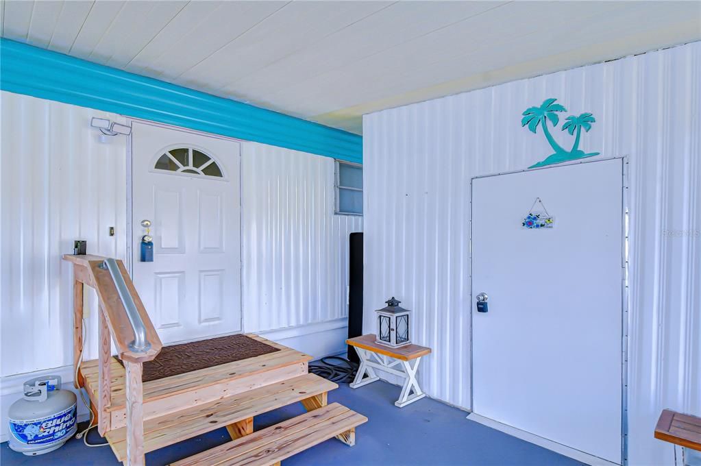 For Sale: $59,900 (2 beds, 1 baths, 684 Square Feet)