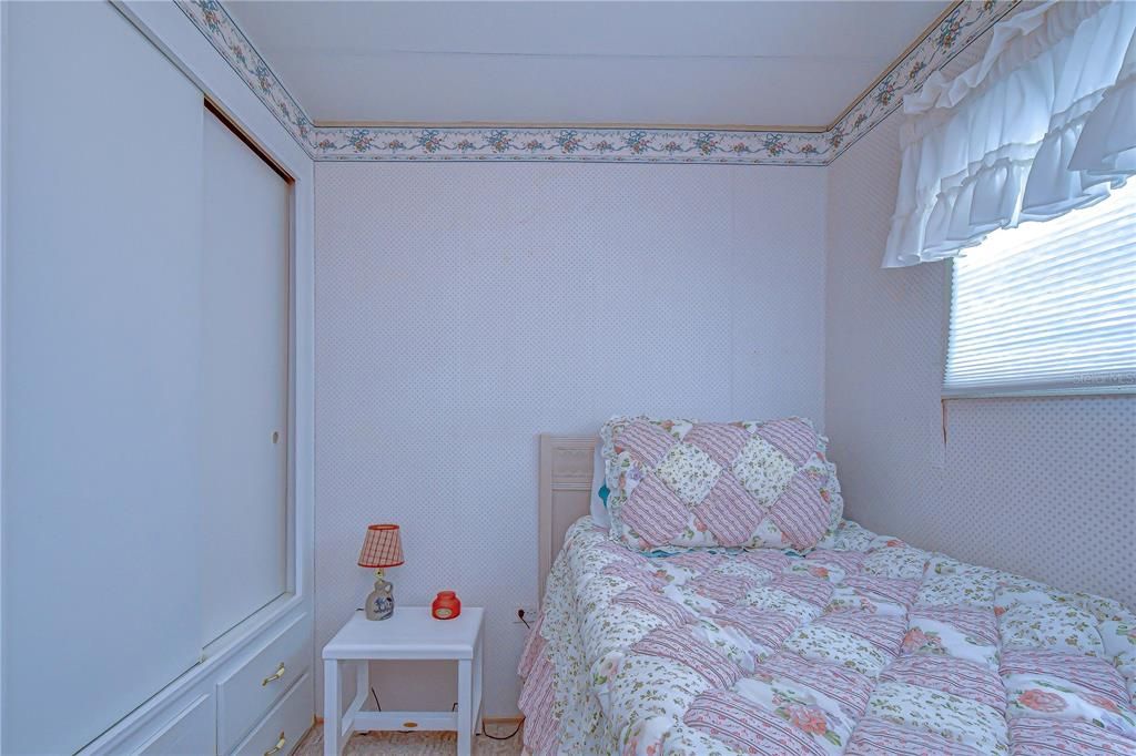For Sale: $59,900 (2 beds, 1 baths, 684 Square Feet)