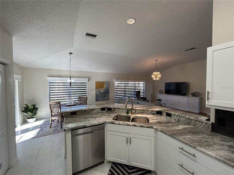 For Rent: $2,850 (3 beds, 2 baths, 2044 Square Feet)