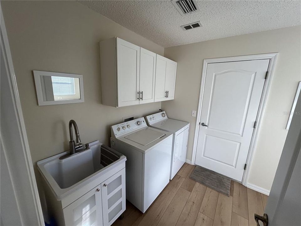 For Rent: $2,850 (3 beds, 2 baths, 2044 Square Feet)