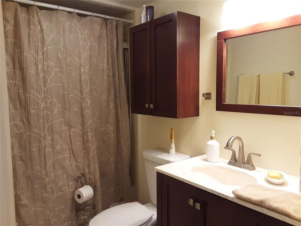 Activo con contrato: $194,000 (2 camas, 2 baños, 1014 Pies cuadrados)