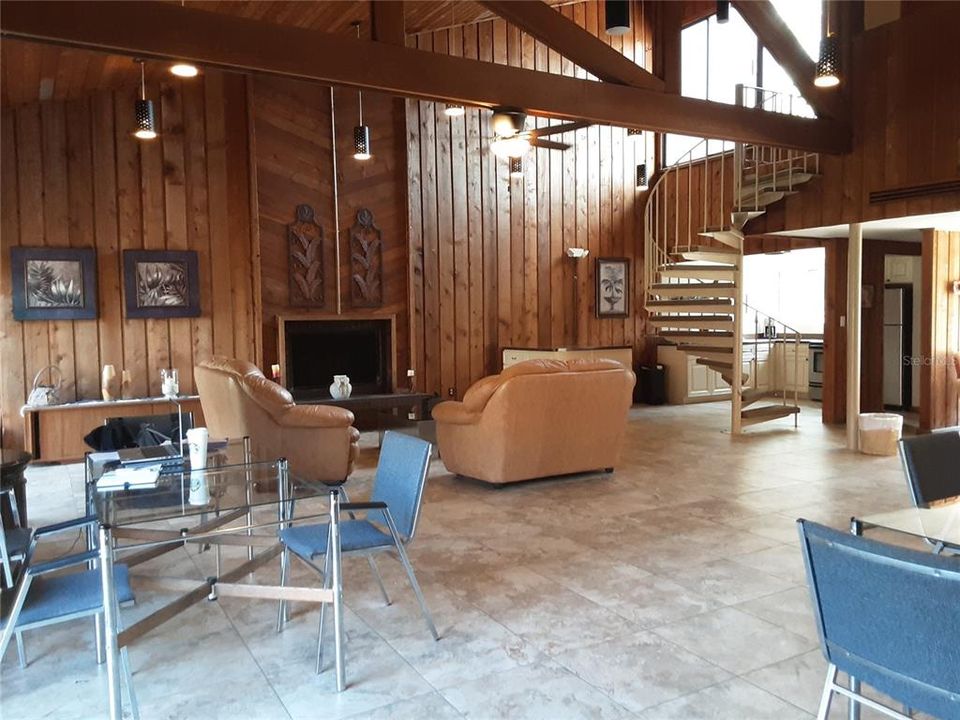 Activo con contrato: $194,000 (2 camas, 2 baños, 1014 Pies cuadrados)
