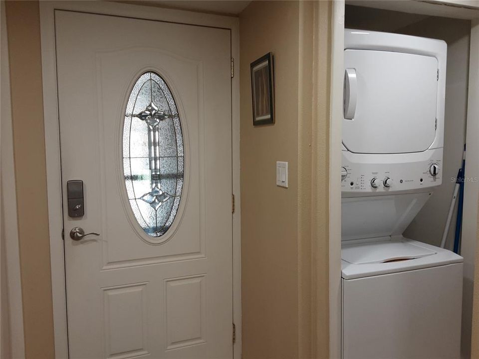Activo con contrato: $194,000 (2 camas, 2 baños, 1014 Pies cuadrados)