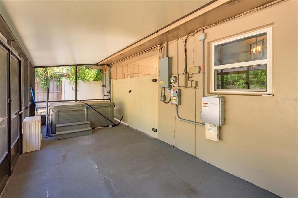 For Sale: $240,000 (2 beds, 1 baths, 1030 Square Feet)
