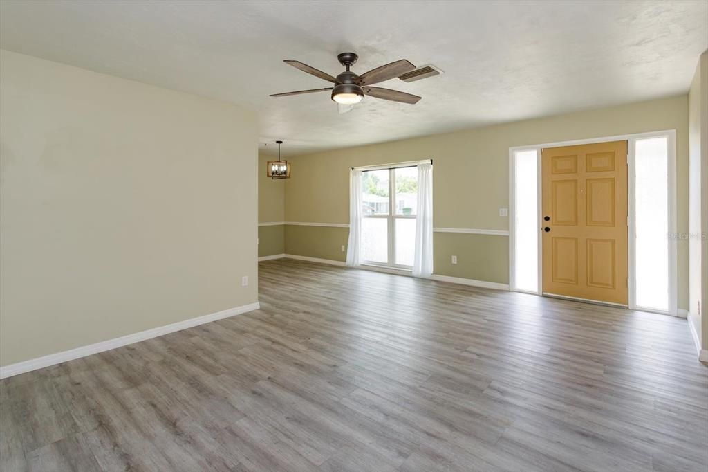 For Sale: $240,000 (2 beds, 1 baths, 1030 Square Feet)