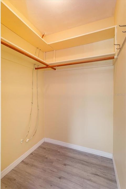For Sale: $240,000 (2 beds, 1 baths, 1030 Square Feet)