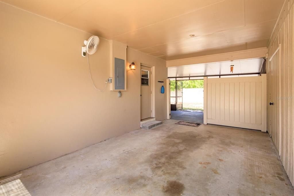 For Sale: $240,000 (2 beds, 1 baths, 1030 Square Feet)