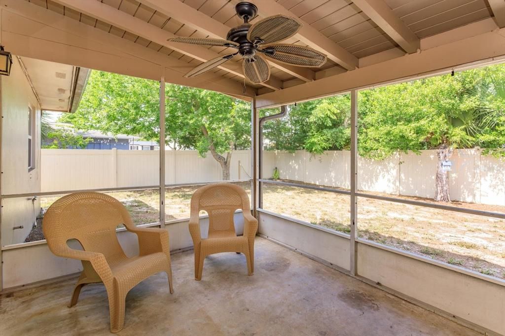 For Sale: $240,000 (2 beds, 1 baths, 1030 Square Feet)