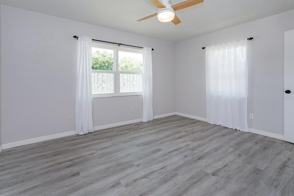 For Sale: $240,000 (2 beds, 1 baths, 1030 Square Feet)