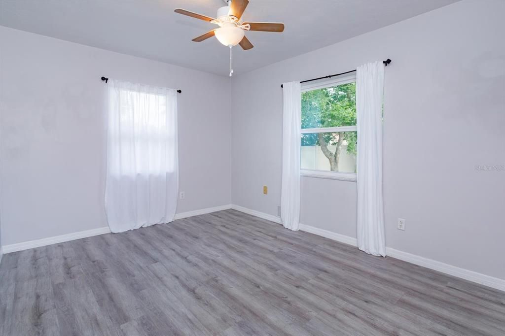 For Sale: $240,000 (2 beds, 1 baths, 1030 Square Feet)
