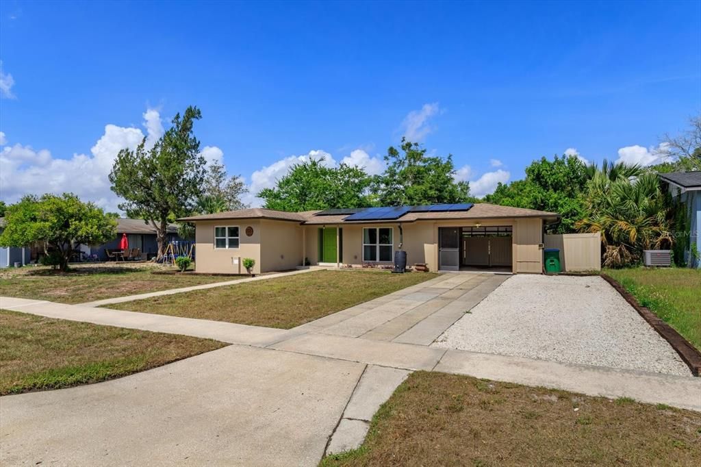 For Sale: $240,000 (2 beds, 1 baths, 1030 Square Feet)