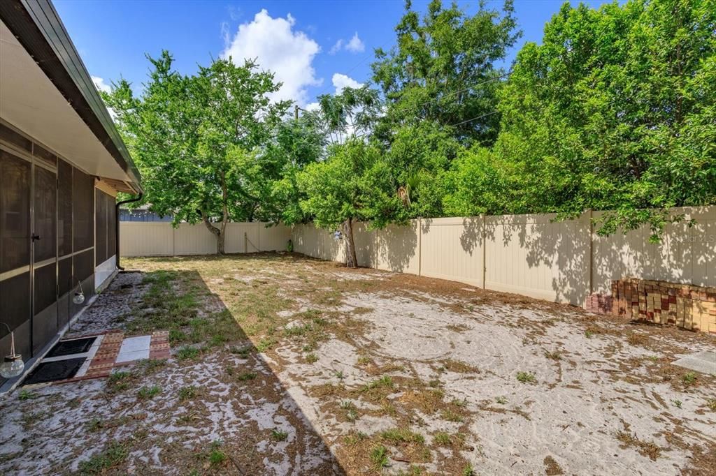 For Sale: $240,000 (2 beds, 1 baths, 1030 Square Feet)