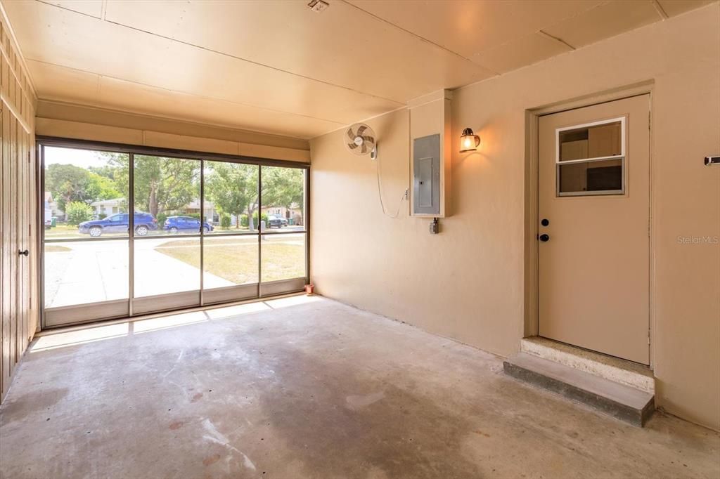 For Sale: $240,000 (2 beds, 1 baths, 1030 Square Feet)