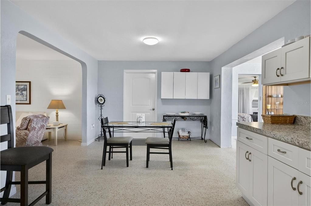 For Sale: $699,000 (3 beds, 3 baths, 1875 Square Feet)