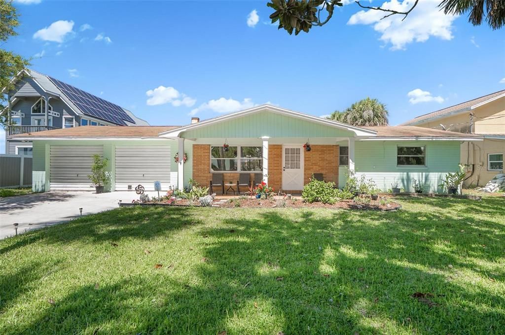 For Sale: $699,000 (3 beds, 3 baths, 1875 Square Feet)