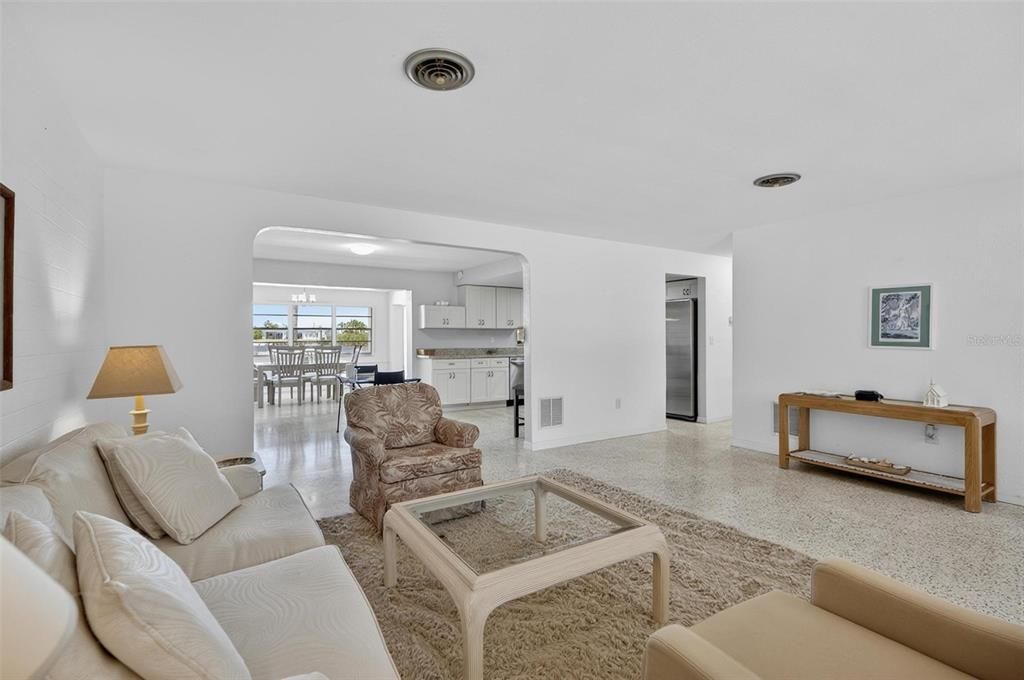 For Sale: $699,000 (3 beds, 3 baths, 1875 Square Feet)