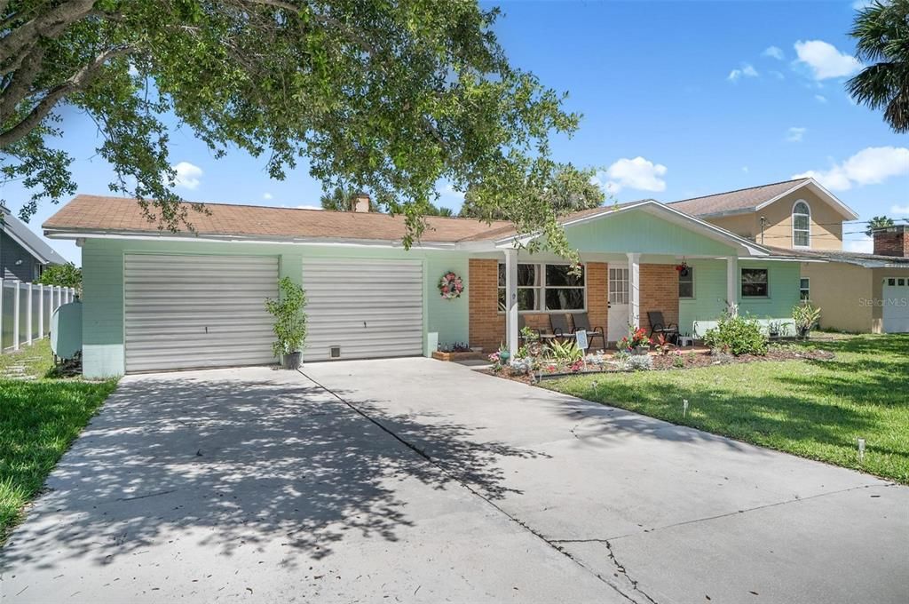 For Sale: $699,000 (3 beds, 3 baths, 1875 Square Feet)